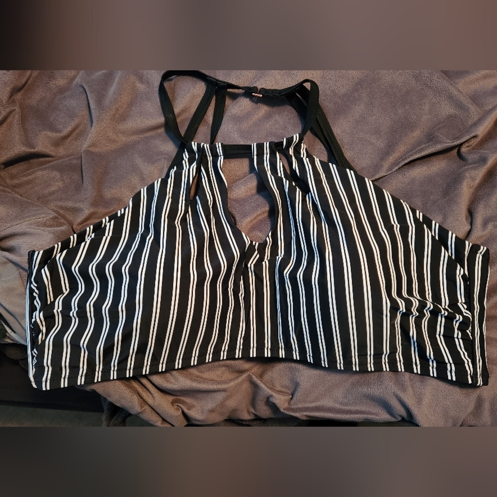 Raisins Black and White Striped Keyhole Crop Bikini Top Size 3